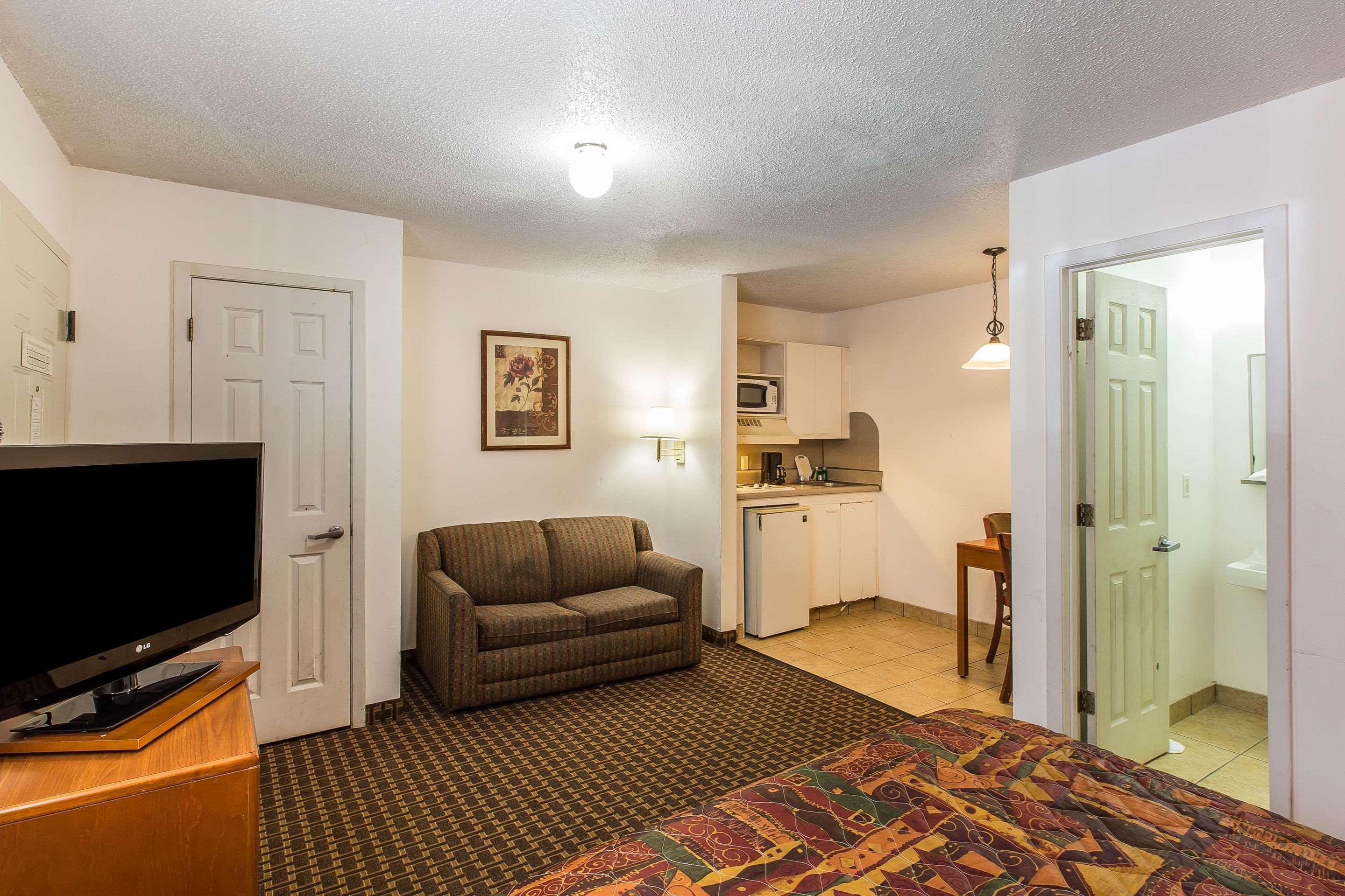 Suburban Studios Abercorn Savannah Exteriér fotografie