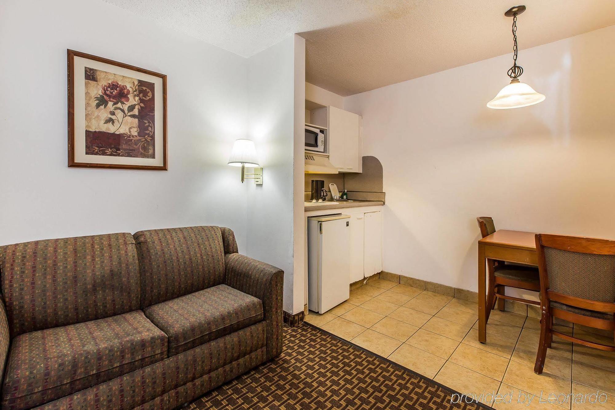 Suburban Studios Abercorn Savannah Pokoj fotografie